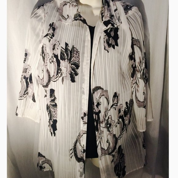 Travelers Collection by Chico's Black White Bold Design Sheer Blouse Cover Up - Picture 1 of 8